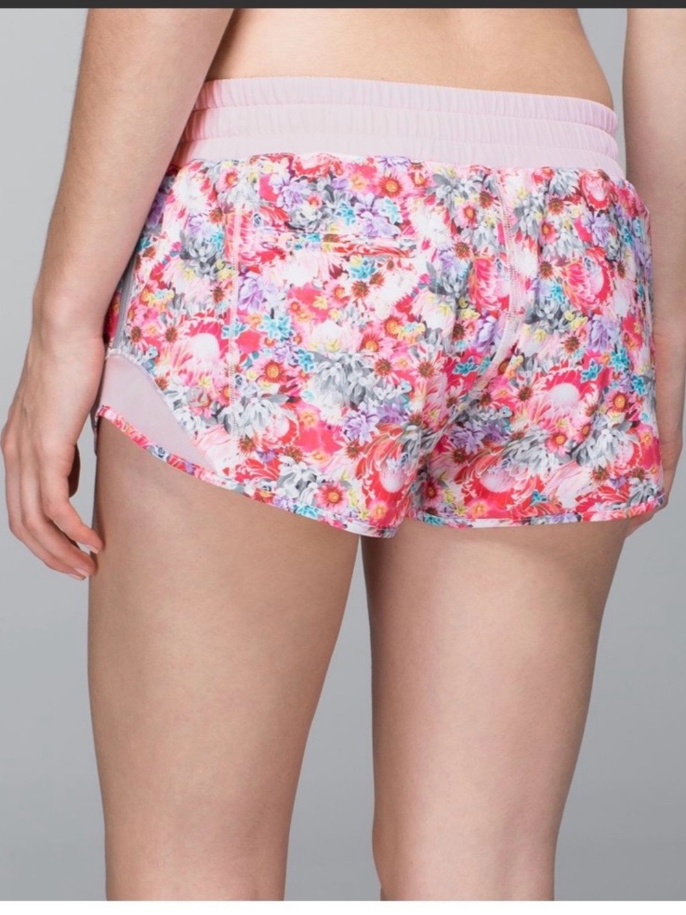 Lululemon Hotty Hot 2.5'' Shorts Flowabunga mini Multi / Barely Pink Size 8